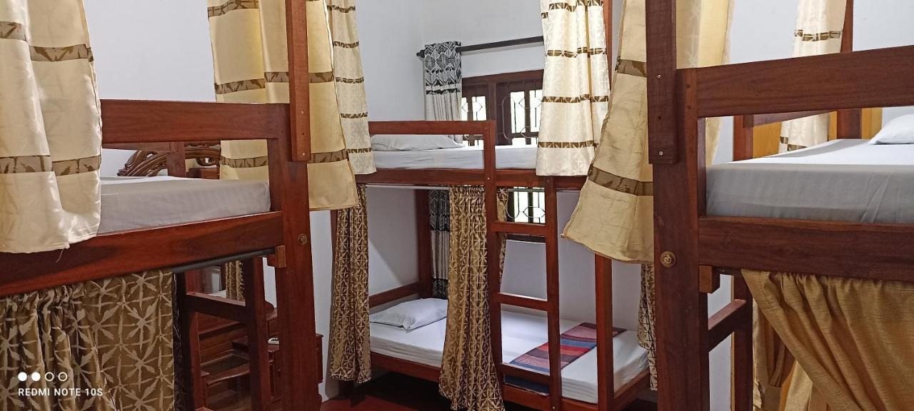 The Traveller'S Hostel & Private Rooms Sigiriya Eksteriør billede